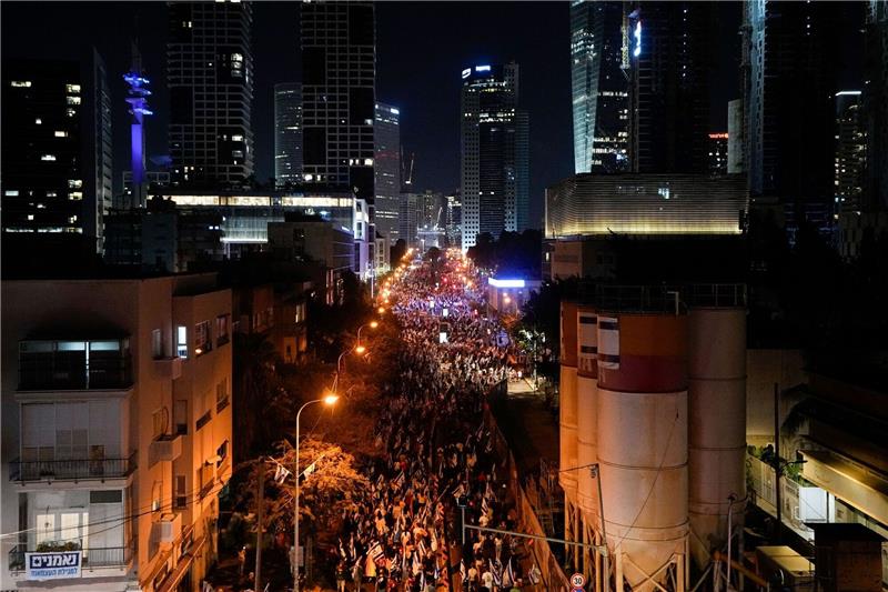 Israelis protestieren in Tel Aviv gegen die Pläne der Netanjahu-Regierung.