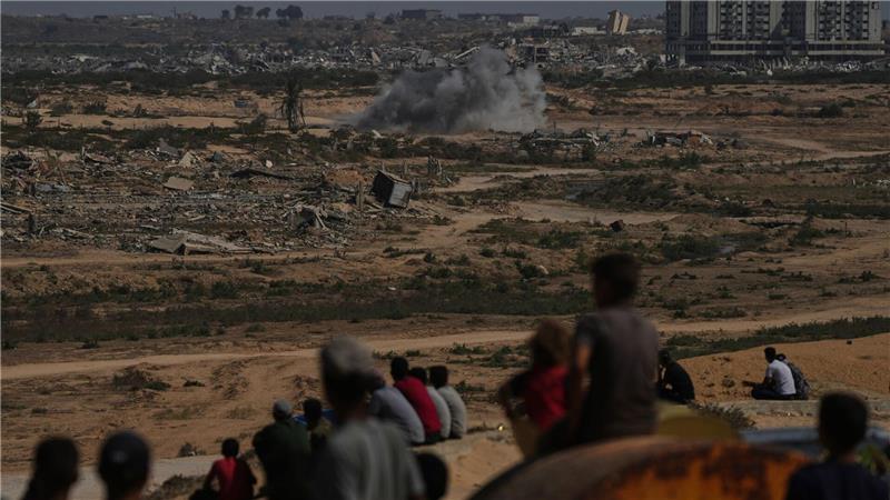 Gespräche über Friedensplan ab Montag in Ägypten geplant Israelische Luftangriffe gingen am Samstag weiter.
