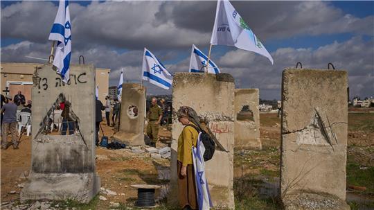 Israelische Siedler bei der Einweihung einer neuen Siedlung im Westjordanland. (Archivbild)