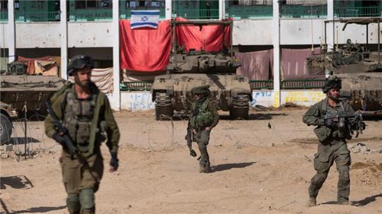Israelische Soldaten sind während einer Bodenoperation im Gazastreifen im Einsatz.