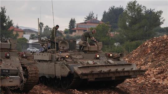 Israels Armee ist nach eigenen Angaben weiterhin im Süden des Nachbarlandes im Einsatz. 