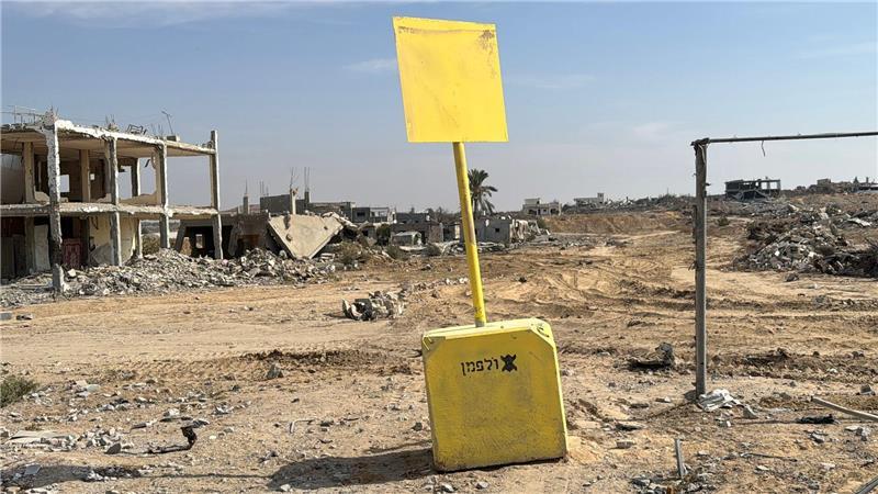 Israels Armee sucht im Umfeld der sogenannten Gelben Linie, die den Gazastreifen in einen von Israels Militär kontrollierten und in einen vom israelischen Militär freien Teil trennt, nach der Geisel-Leiche. 