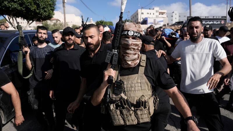 Israel gerät wegen Besetzung des Westjordanlands unter Druck Israels Militär tötete im Westjordanland mehrere Militante - Kameraden nehmen an ihrem Begräbnis teil. (Archivi