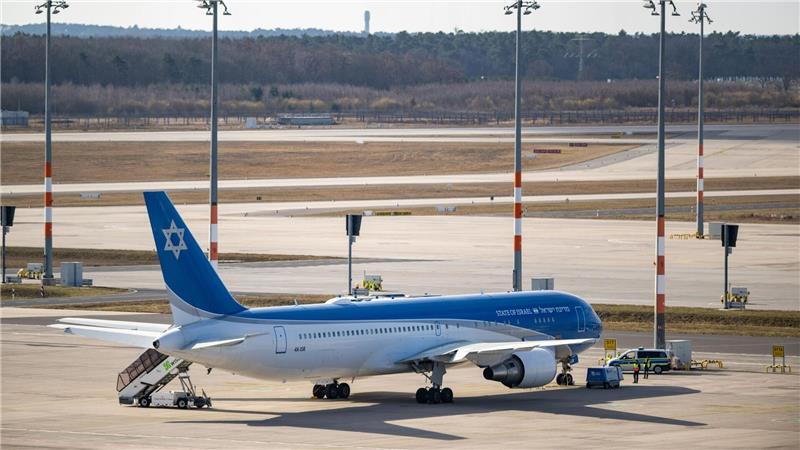 Israels Staatsflugzeug „Flügel Zions“ steht am Flughafen BER.