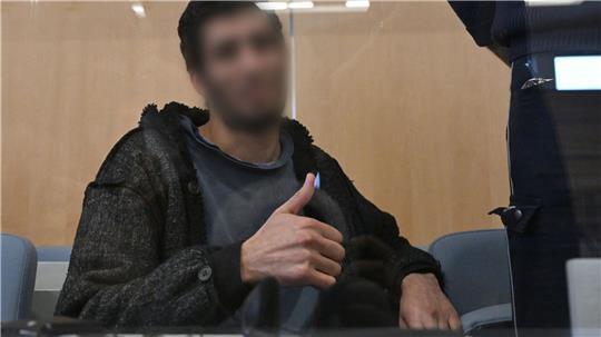 Issa al Hasan hatte bereits zu Prozessbeginn gestanden, den Messerangriff begangen zu haben. 