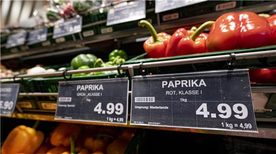 Ist der Preis am Supermarktregal falsch ausgezeichnet, gilt immer der Preis an der Kasse. Foto: Sommer/dpa