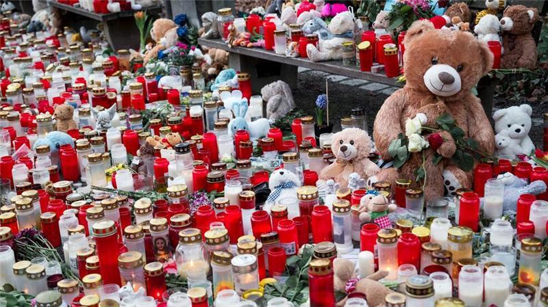 Hält „Brandmauer“? Merz grenzt sich in Anträgen von AfD ab Ist die Messerattacke von Aschaffenburg eine Zäsur im Wahlkampf?