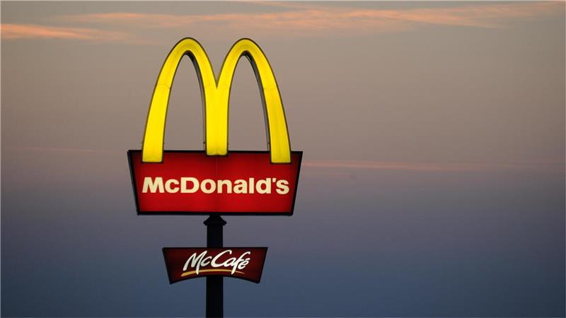 Ist dieses Schild bald auch in Hemmoor zu sehen? Wenn es nach der Fast-Food-Kette geht, dann ja. Doch es gibt Widerstand. Foto: Tobias Hase/dpa
