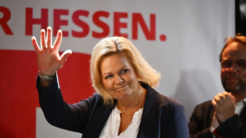 Faeser begründet Rückzug vom SPD-Landesvorsitz in Hessen Ist eigenen Angaben zufolge seit ihrem 18. Lebensjahr SPD-Mitglied, 2003 wurde sie erstmals in den hessischen Landtag gewählt: Nancy Faeser.