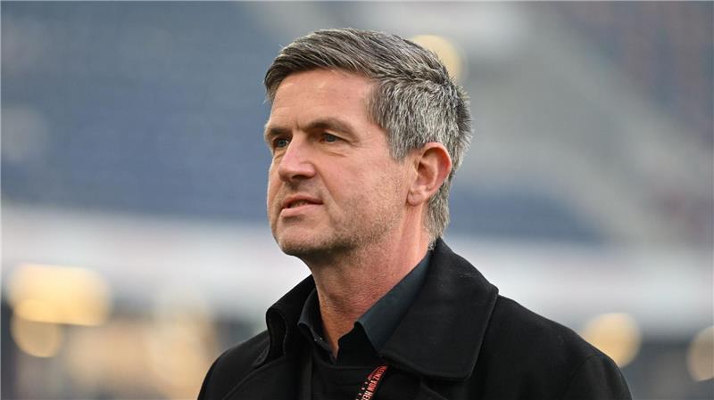 Ist von Schmadtkes Aus bei den 96ern überrascht: Sportdirektor Ralf Becker. (Archivbild)