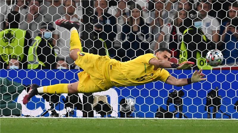 T-Frage gelöst: „Stabiler“ Baumann gegen Italien im Tor Italien hat keine Torwartsorgen: Gianluigi Donnarumma ist aktuell in Topform.