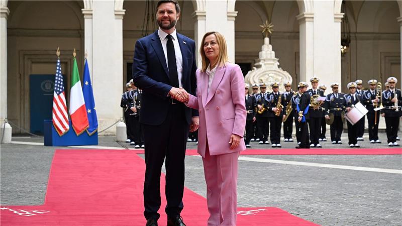 Vance hofft auf Fortschritte bei Friedenssuche für Ukraine Italiens Ministerpräsidentin Giorgia Meloni empfängt US-Vize JD Vance.
