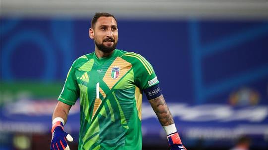 Italiens Torhüter Gianluigi Donnarumma reagiert auf dem Platz.