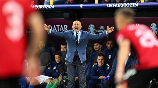 Italiens Trainer Luciano Spalletti war mit dem Auftritt seines Teams nicht immer zufrieden.