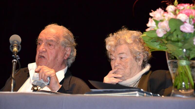 Ivar und Dagmar Buterfas-Frankenthal berichteten im Stadeum vor 950 Schülerinnen und Schülern.