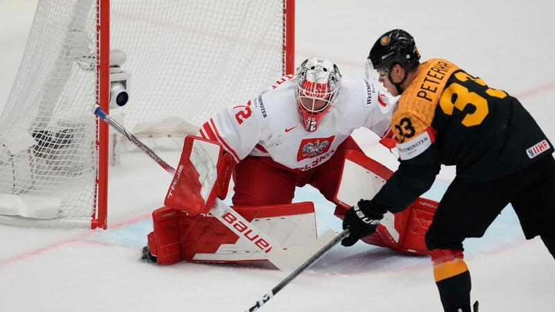 Zittersieg gegen Polen: DEB-Team vor Viertelfinal-Einzug JJ Peterka trifft spät zum 4:2 Endstand für die Deutsche Nationalmannschaft.