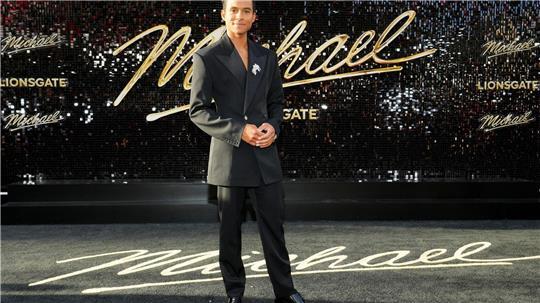 Jaafar Jackson (hier bei einer Filmpremiere in Los Angeles) spielt in „Michael“ seinen 2009 gestorbenen Onkel Michael Jackson. (Archivbild)