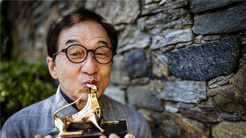 Filmfest Locarno: Deutsche Produktion ist Top-Favorit Jackie Chan hat den „Pardo alla Carriera“-Preis erhalten - für sein Lebenswerk.