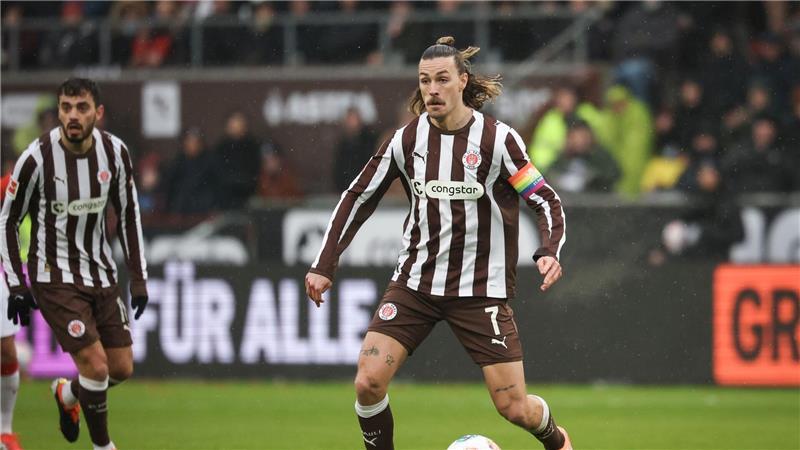 Jackson Irvine bei der Partie gegen Stuttgart.