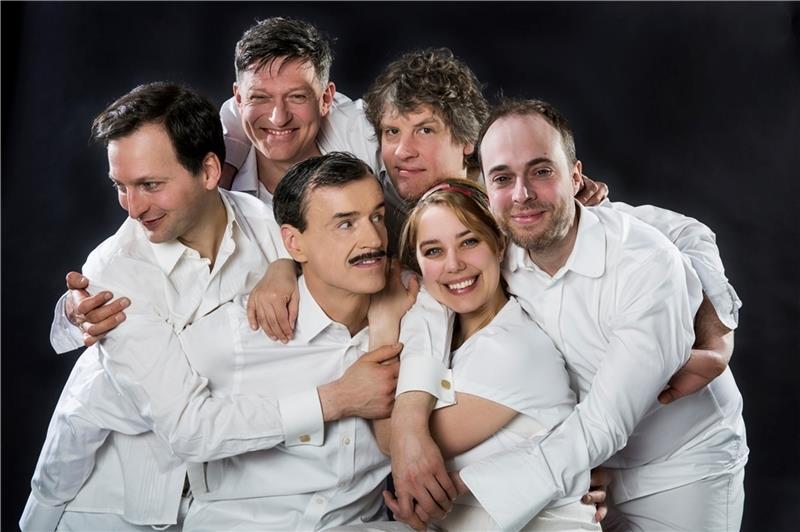 Jacques Palminger (vorne in der Mitte) und sein „440hz Trio“, das inzwischen zum Quintett angewachsen ist. Foto: Kerstin Behrendt