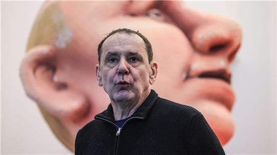 Jacques Tilly vor einer Putin-Figur. (Archivbild)