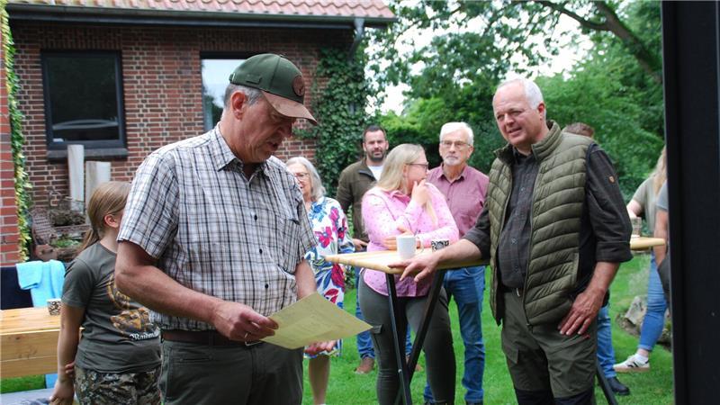Jäger und Rebhuhn-Retter: Helmut Dammann-Tamke (links) und Jens Hariefeld (rechts) beim Treffen in Brest.