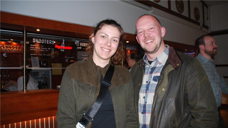 Jägeranwärterin Pia Oldenburg (27) aus Apensen und Jäger Thorben Hornung (35) aus Sittensen.