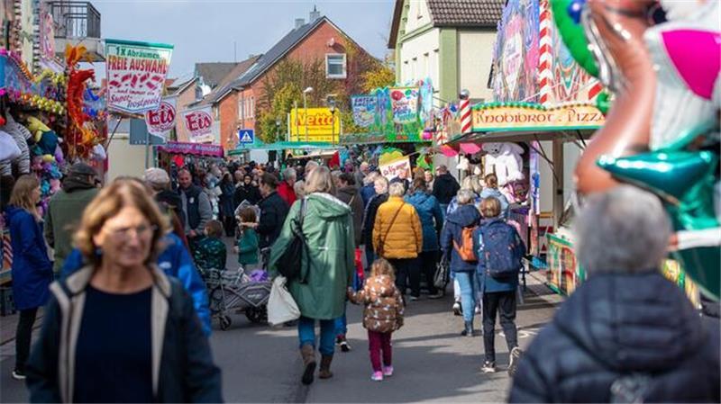 Jährlich zieht es Tausende Besucher zum Herbst- und Pferdemarkt nach Horneburg.