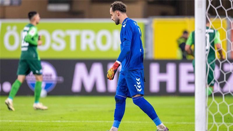 Jahn-Keeper Felix Gebhardt konnte die Niederlage auch nicht verhindern.