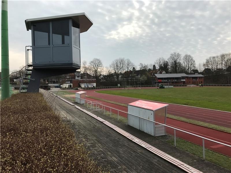 Jahnstadion Buxtehude: Hier darf am Sonntag zwischen 13 und 15 Uhr dürfen keine Sportarten ausgeübt werden, die Lärm verursachen. Foto: Wisser
