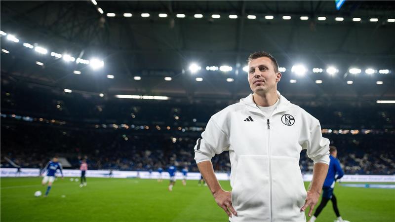 Schalke mit Interimscoach Fimpel ohne zwei in Düsseldorf Jakob Fimpel hilft in dieser Saison bereits zum zweiten Mal bei den Profis aus