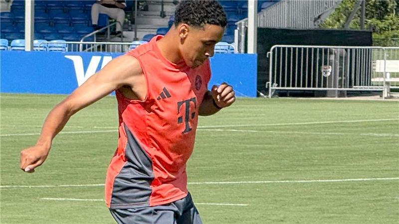 Nach „Peu-à-peu“-Schritten ist gegen PSG Musiala-Time Jamal Musiala am Ball.
