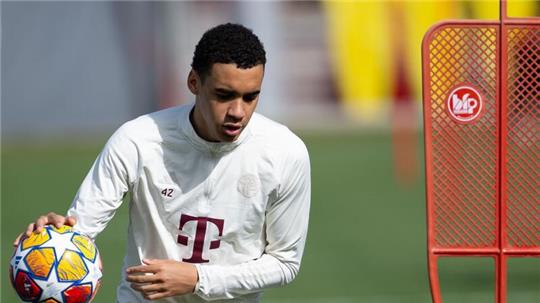 Jamal Musiala beim Abschlusstraining des FC Bayern.