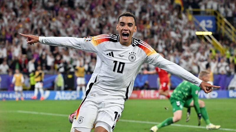 Nach Blitz und Donner: DFB-Team stürmt ins Viertelfinale Jamal Musiala jubelt nach seinem Tor zum 2:0.