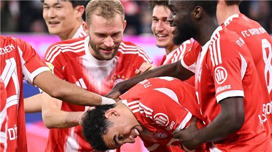 Jamal Musiala jubelt über sein erstes Bundesliga-Tor seit fast einem Jahr.