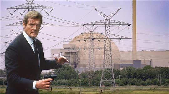 James Bond bewahrt die Welt vor einer Kernschmelze, die Terroristen in der Fantasie des Autors John Gardner unter anderem in einem fiktiven Atomreaktor in „Esenshamm in Western Germany“ auslösen wollen. Natürlich war Roger Moore alias Agent 007 bei keinem seiner Bond-Einsätze wirklich in Esenshamm. Bei dem Bild handelt es sich um eine Fotomontage