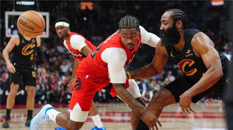 James Harden (r) gehörte zu Clevelands erfolgreichsten Punktesammlern.