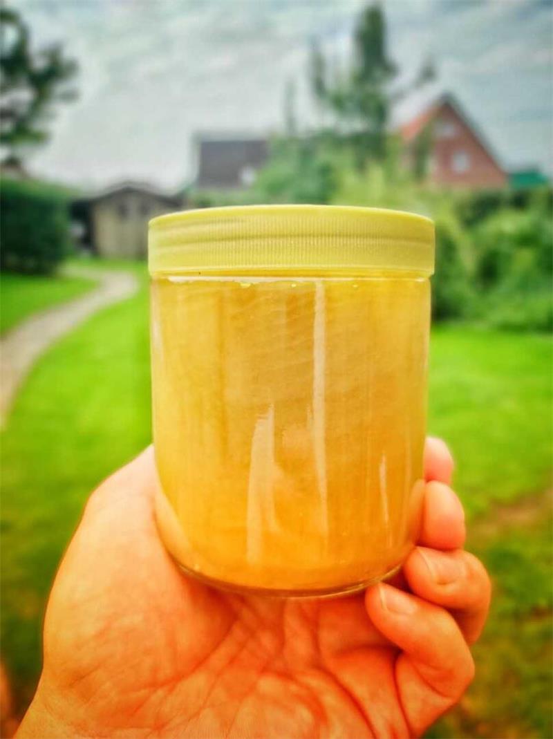 Jan Biggemann verkauft seinen Honig im 500-Gramm-Glas für sieben Euro.