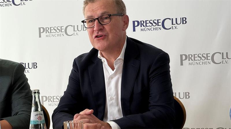 FC Bayern verlängert mit Vorständen Eberl und Dreesen Jan-Christian Dreesen und der FC Bayern verlängern die Zusammenarbeit. (Archivbild)
