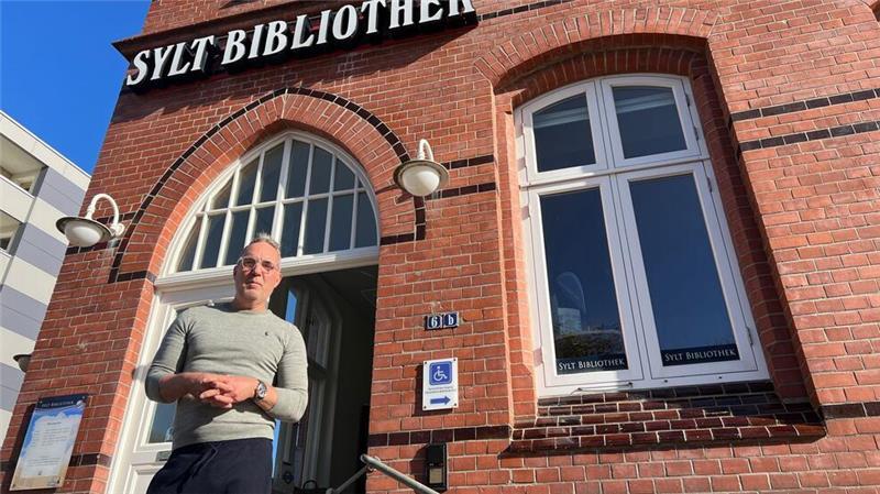 Jan-Christian Sangkuhl, Leiter der Sylt Bibliothek, verleiht jetzt weniger Sachbücher.