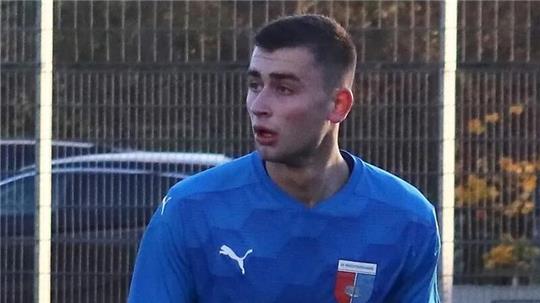 Jan Engelbrecht, Defensivspieler der SV Drochtersen/Assel V, trifft selten. Beim Sieg in Agathenburg klappte es von der Mittellinie.