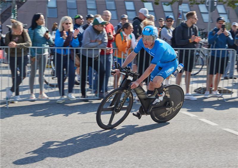 Jan Frodeno hat bei der von einem tödlichen Unfall überschatteten Ironman-EM den Titel verpasst.