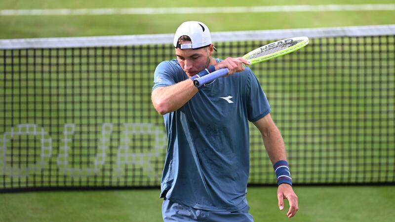 Struff krank - Keine Titelchance in Stuttgart Jan-Lennard Struff kann nicht zu seinem Viertelfinal-Match in Stuttgart antreten.