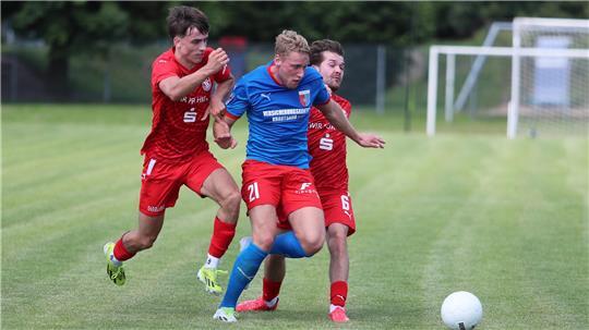 Jan-Miklas Steffens schießt in Cuxhaven seine Saisontore 14, 15 und 16.