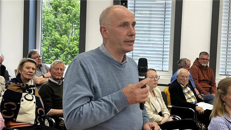 Zoff um Moorschutz: Landwirte bangen um fruchtbare Böden im Kreis Stade Jan Platz vom Landvolk bei der Zukunftswerkstatt zum RROP.