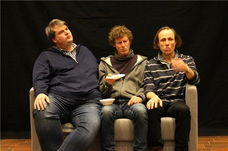 Jan Schmidt als Serge, Arne Posselt als Yvan und Ronald Finke als Marc bei einer Probe des Stücks „Kunst“ von Yasmina Reza. Archivfoto: Frank