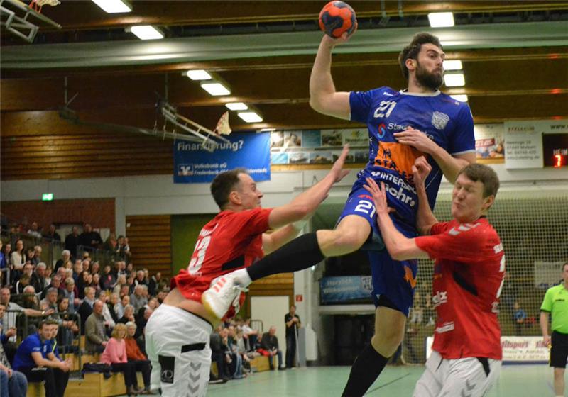 Jan Torben Ehlers noch im Trikot des VfL Fredenbeck. Der Shooter wirft jetzt beim Drittliga-Gegner HG Hamburg-Barmbek. Foto: Potreck