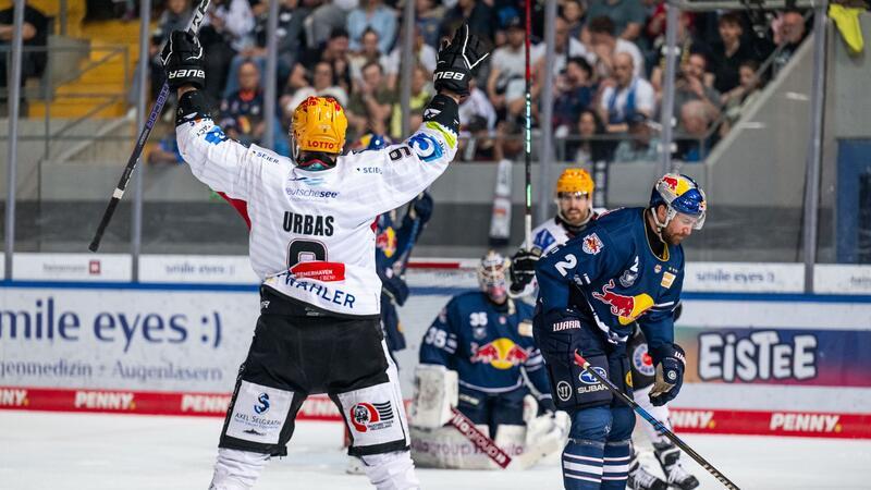 München ausgeschaltet: Bremerhaven zieht ins DEL-Finale ein Jan Urbas von den Fischtown Pinguins Bremerhaven bejubelt sein Tor zum 0:3 gegen den EHC Red Bull München.