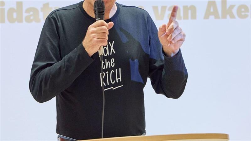 Jan van Aken bei seiner Vorstellungsrede. 