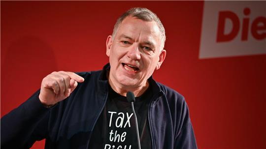 Jan van Aken hat seinen Rückzug vom Parteivorsitz angekündigt. (Archivbild)